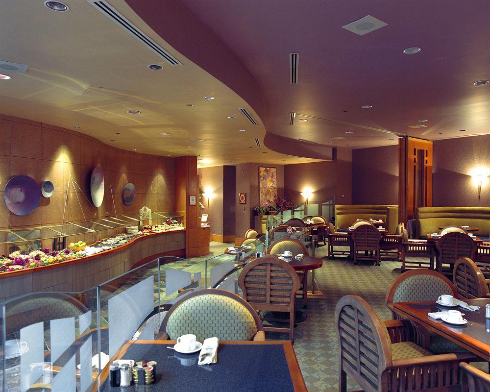 Delta Hotels By Marriott Edmonton Centre Suites Esterno foto