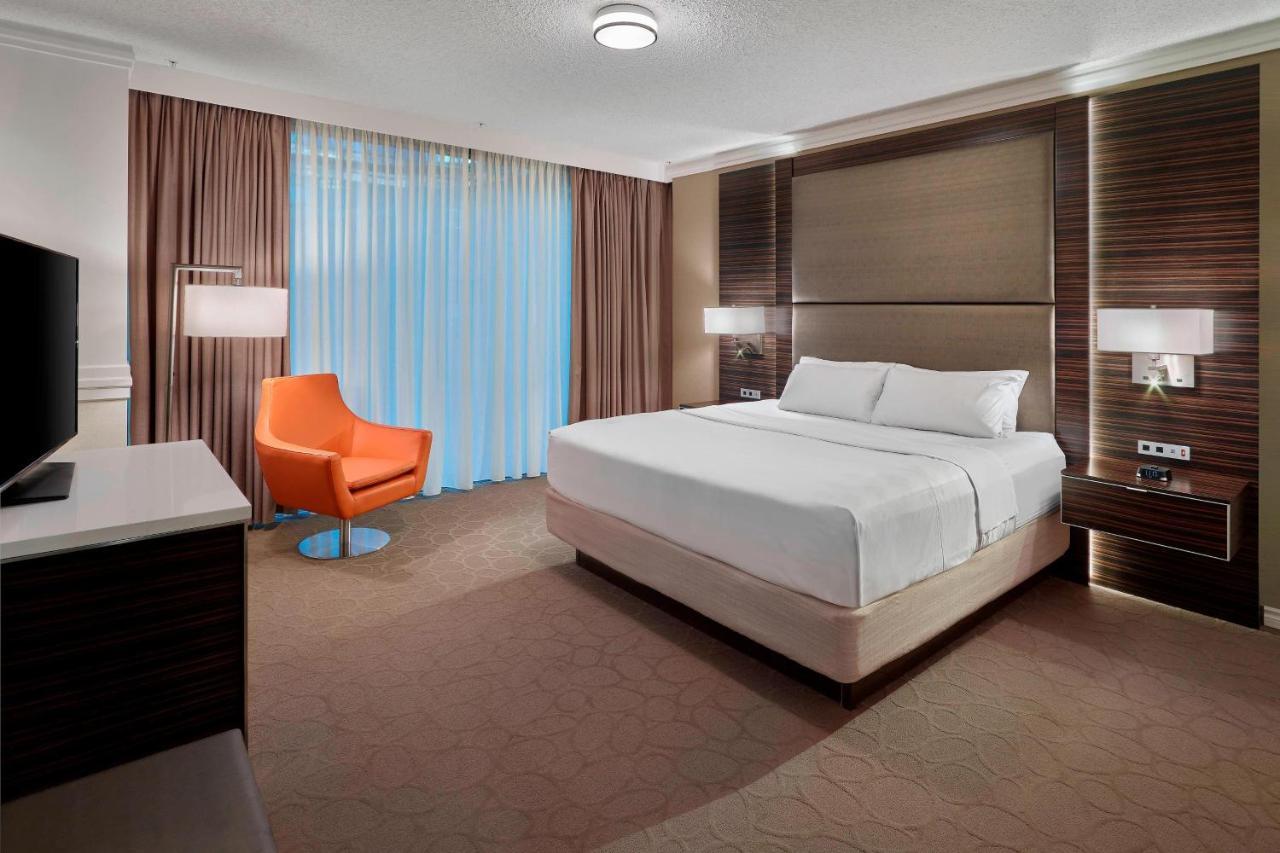 Delta Hotels By Marriott Edmonton Centre Suites Esterno foto