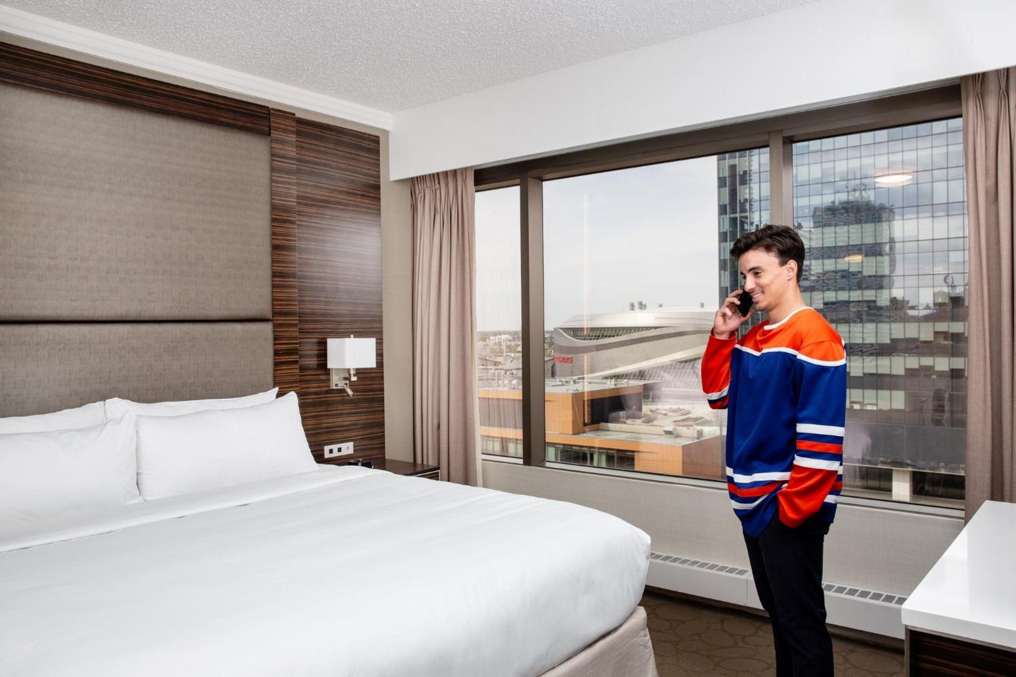 Delta Hotels By Marriott Edmonton Centre Suites Esterno foto