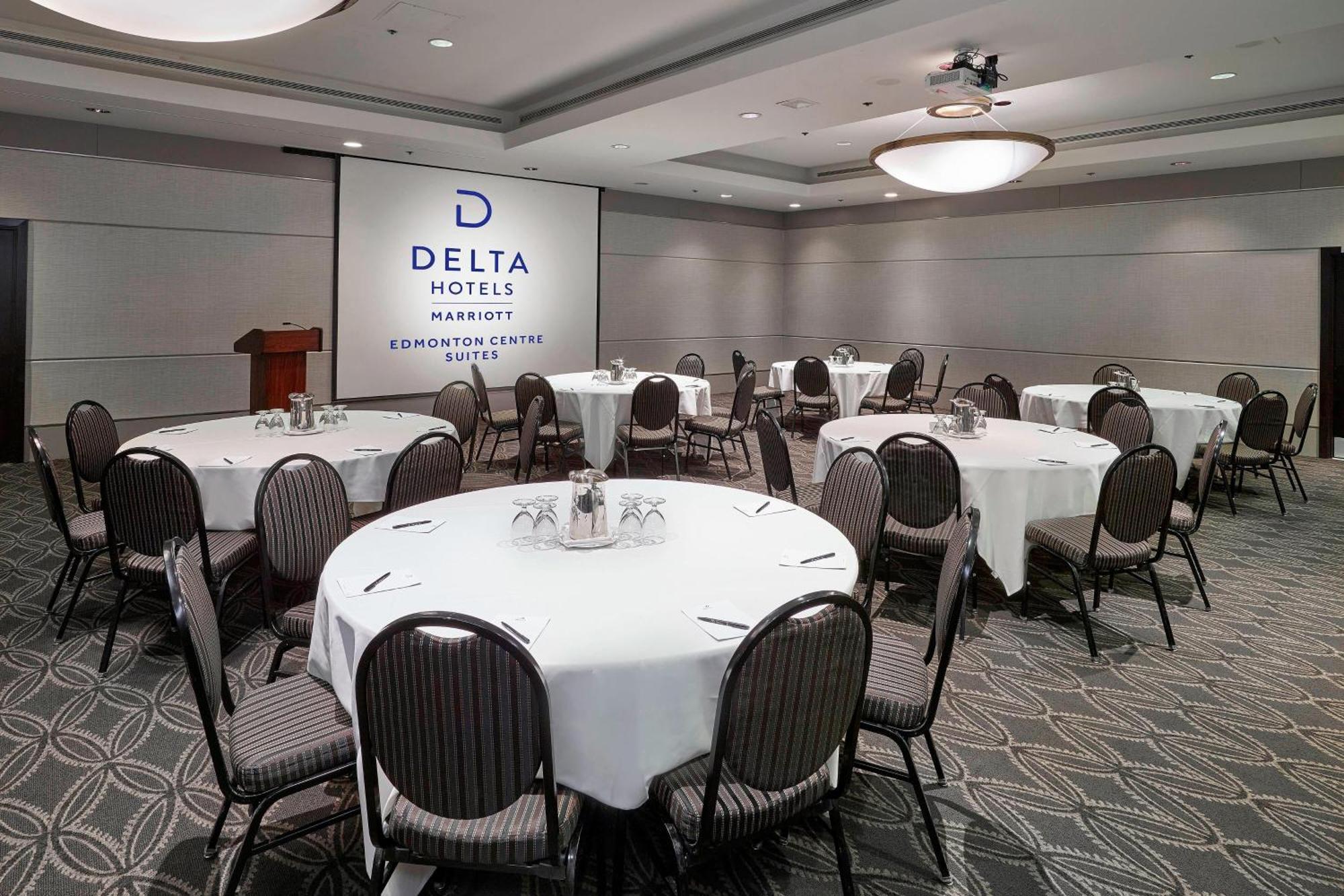 Delta Hotels By Marriott Edmonton Centre Suites Esterno foto