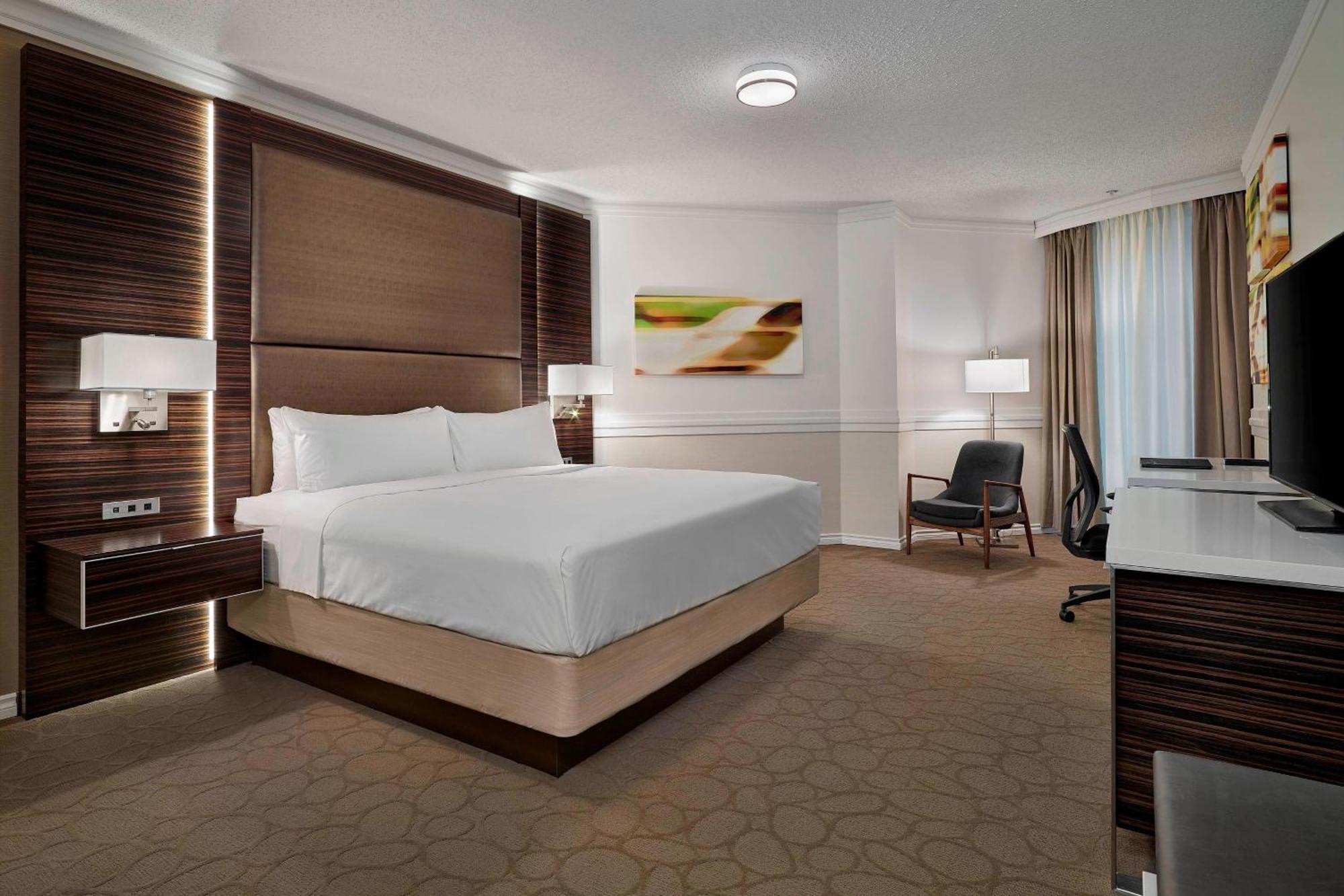 Delta Hotels By Marriott Edmonton Centre Suites Esterno foto