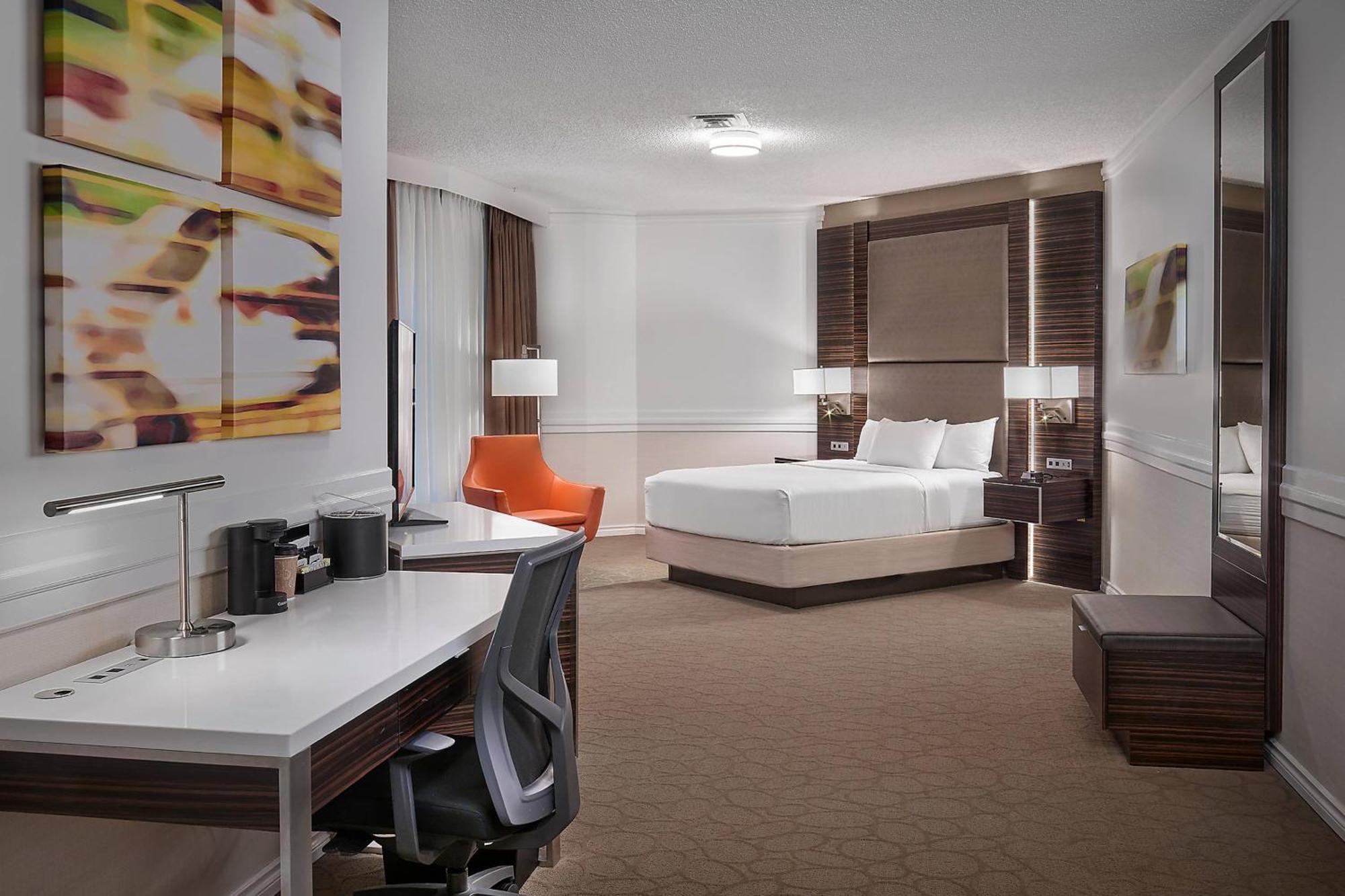 Delta Hotels By Marriott Edmonton Centre Suites Esterno foto