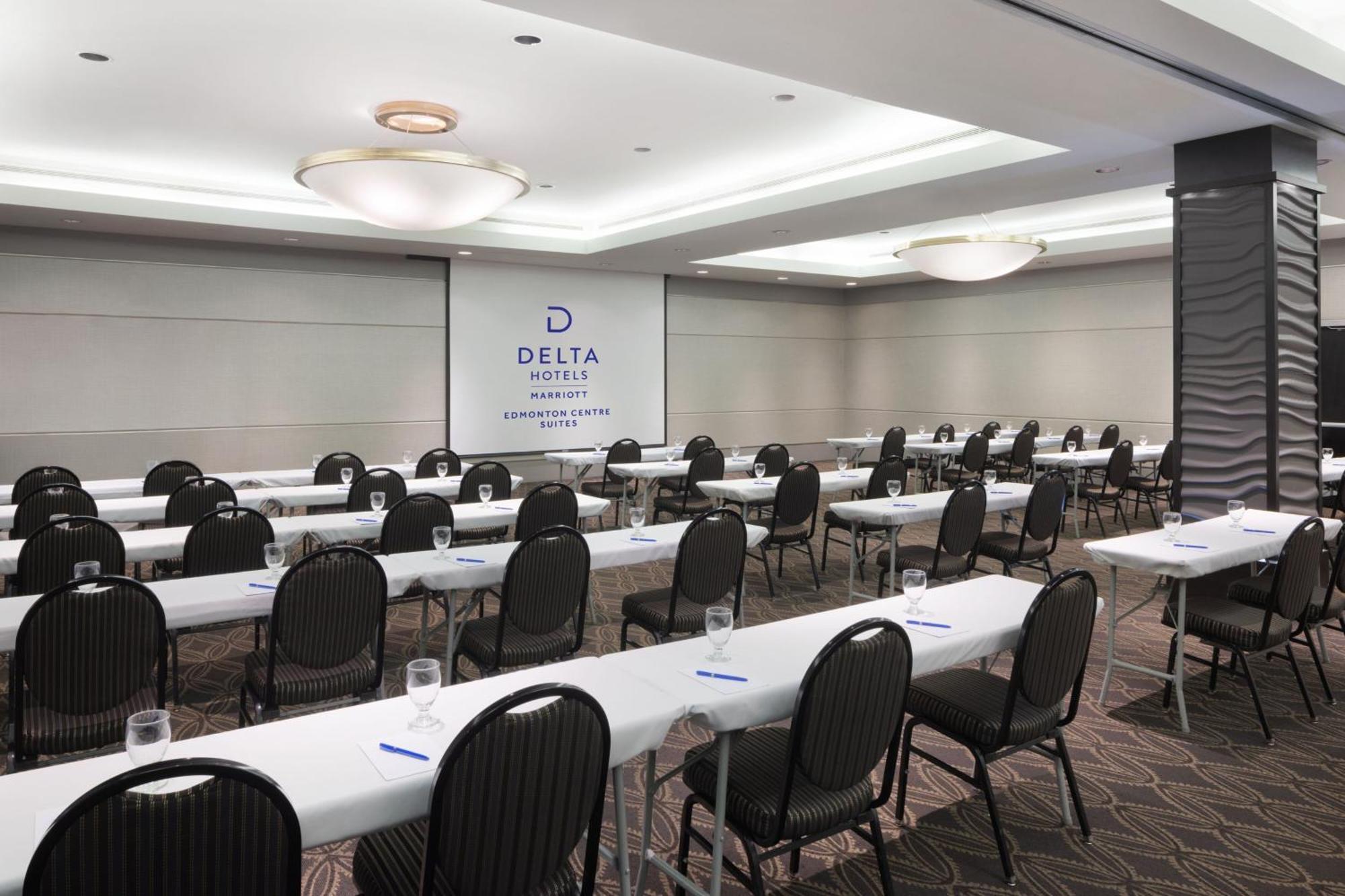 Delta Hotels By Marriott Edmonton Centre Suites Esterno foto