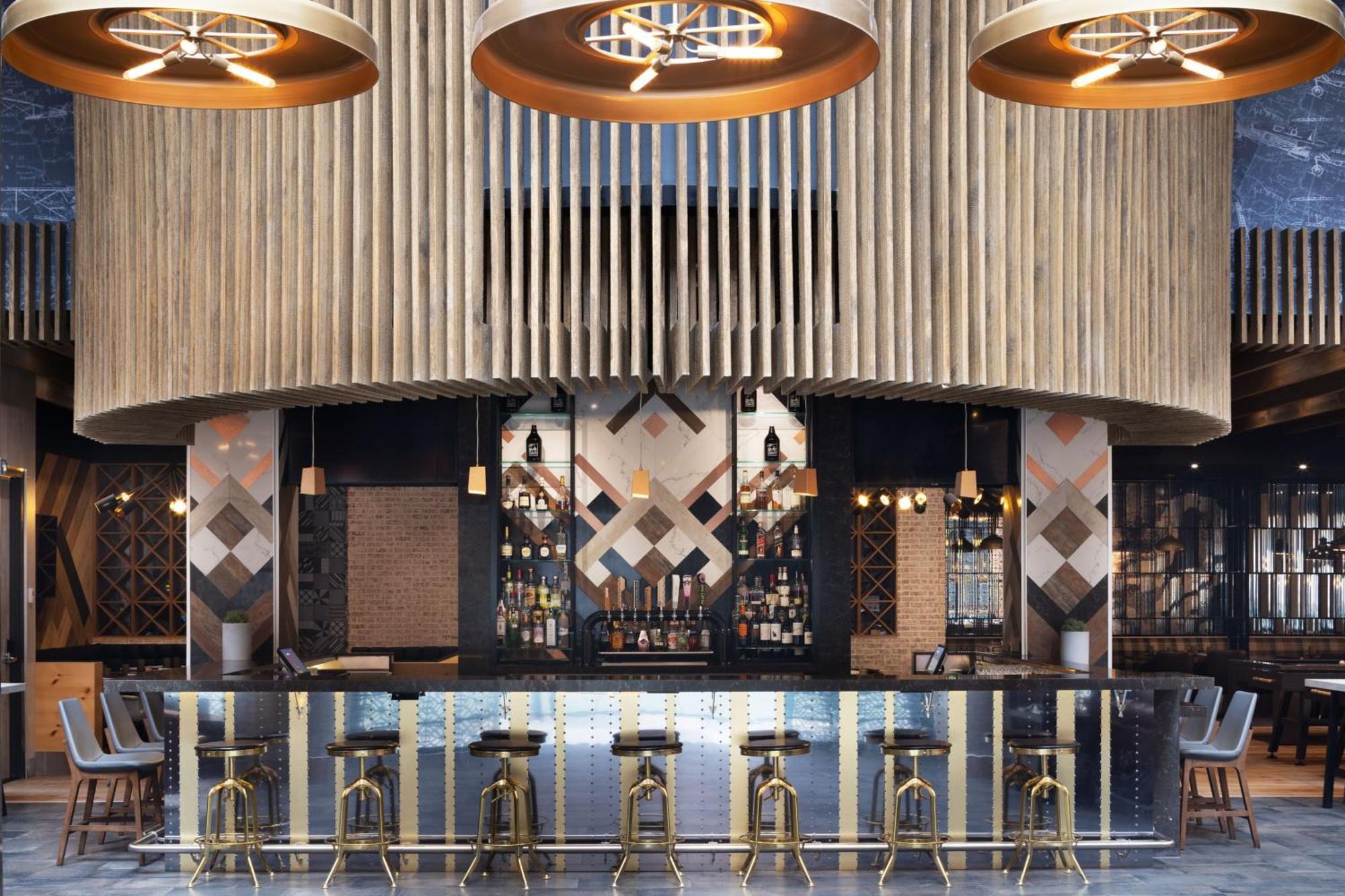 Delta Hotels By Marriott Edmonton Centre Suites Esterno foto