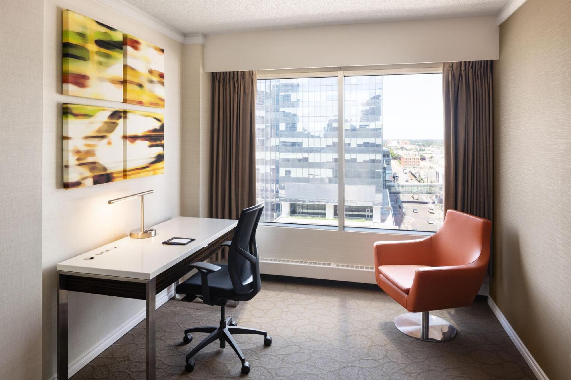 Delta Hotels By Marriott Edmonton Centre Suites Esterno foto