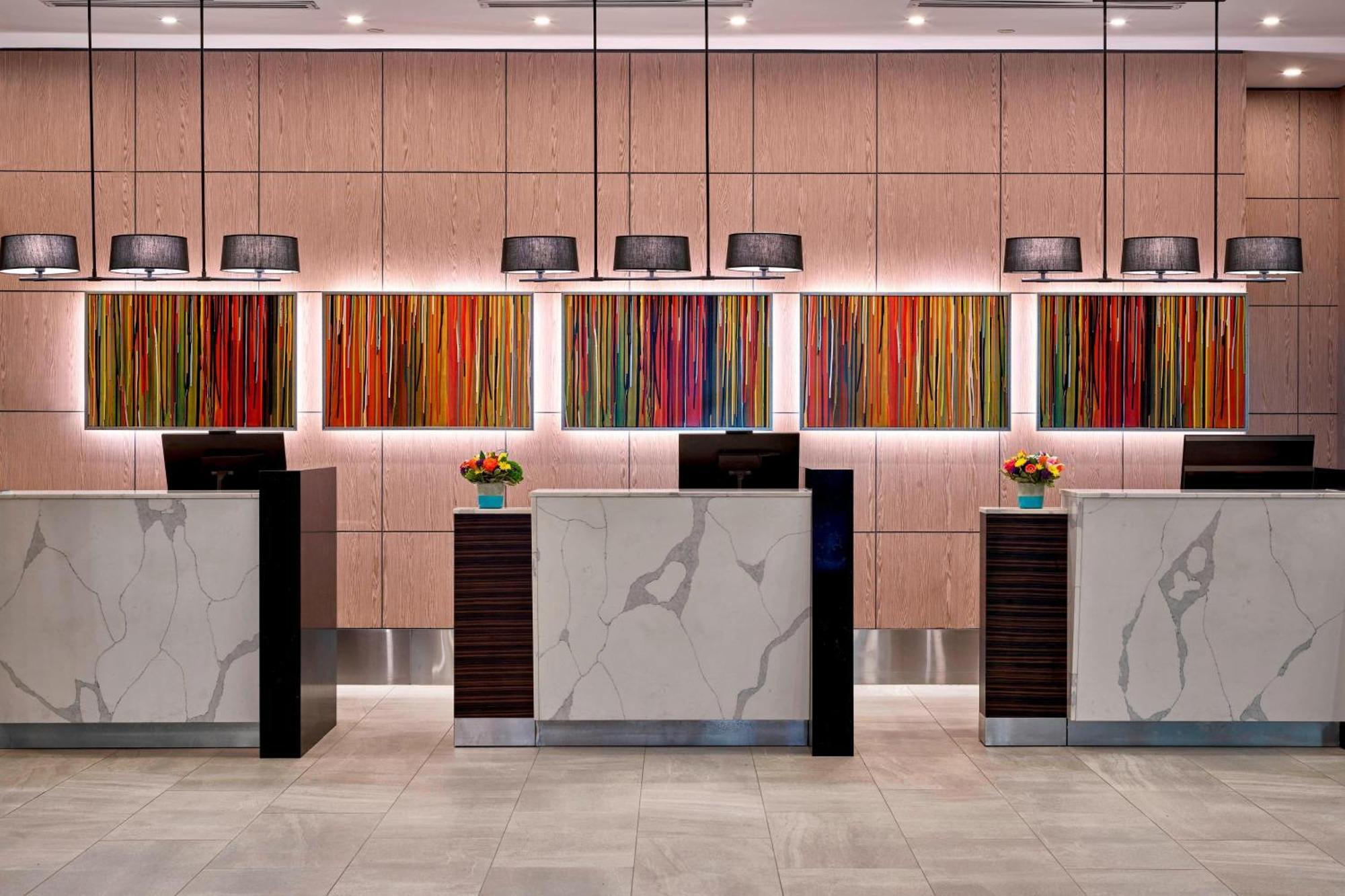 Delta Hotels By Marriott Edmonton Centre Suites Esterno foto