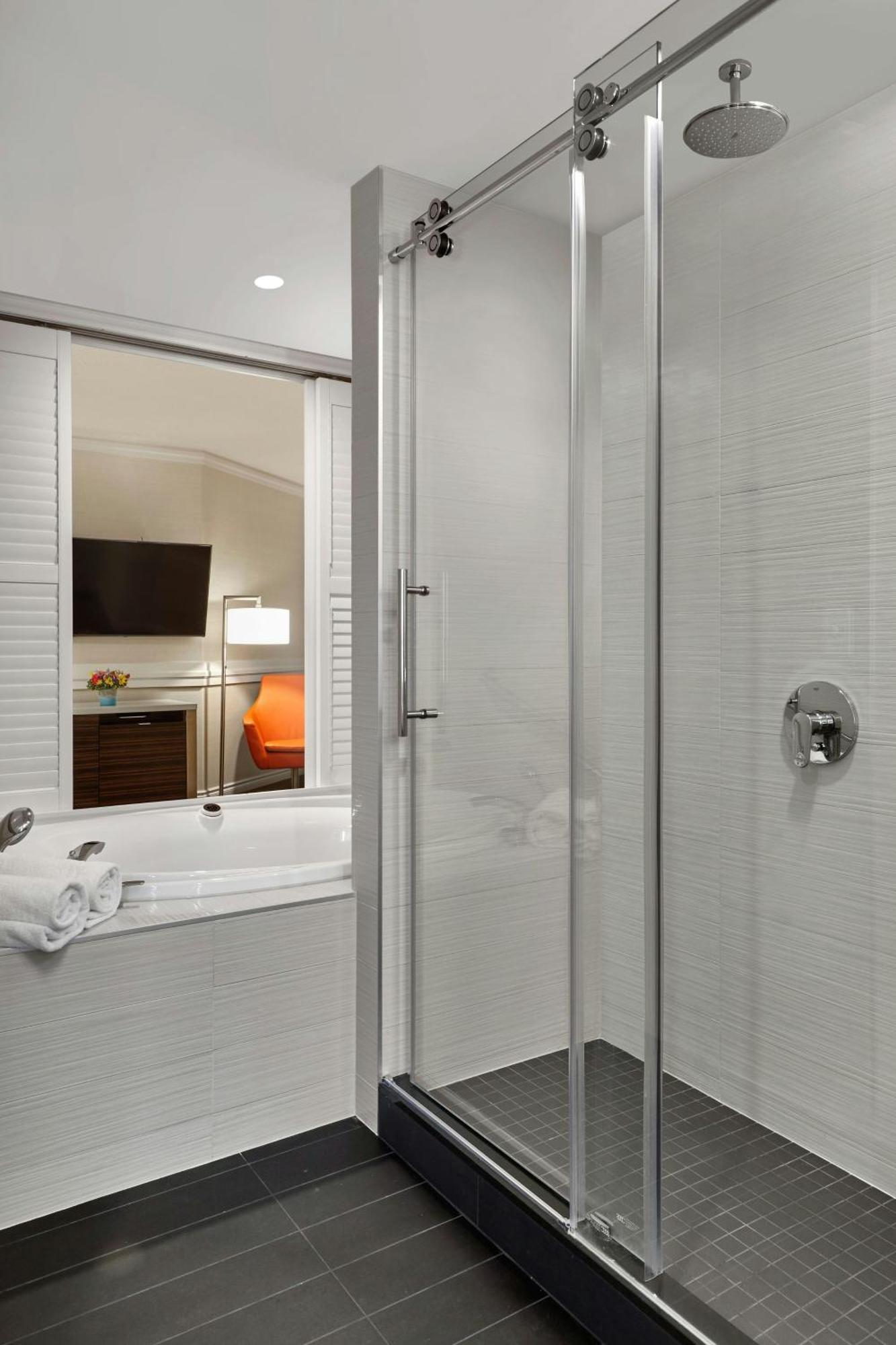 Delta Hotels By Marriott Edmonton Centre Suites Esterno foto