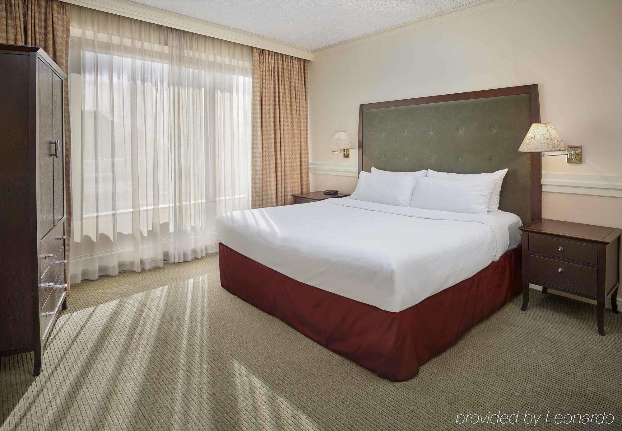 Delta Hotels By Marriott Edmonton Centre Suites Esterno foto