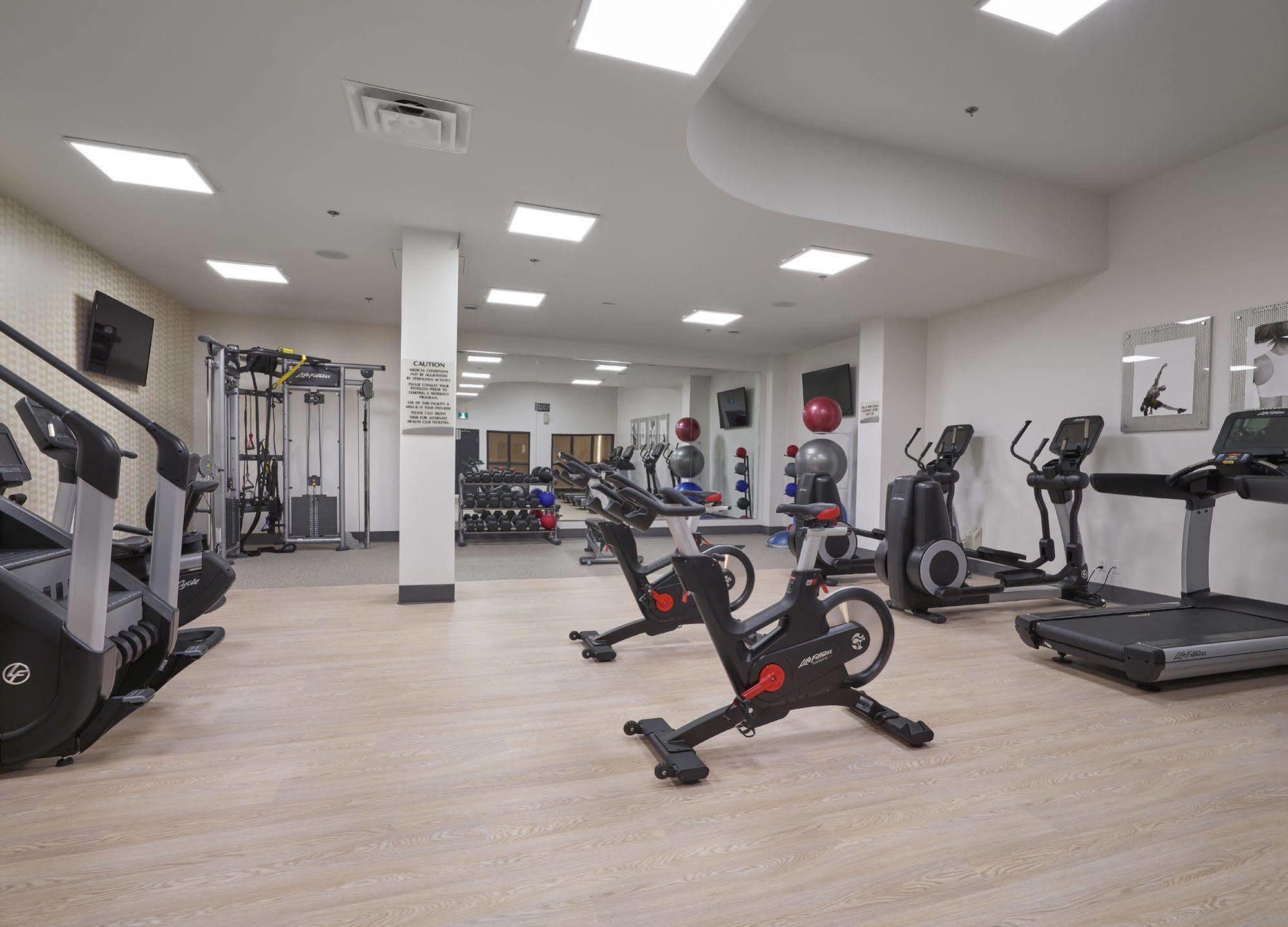 Delta Hotels By Marriott Edmonton Centre Suites Esterno foto