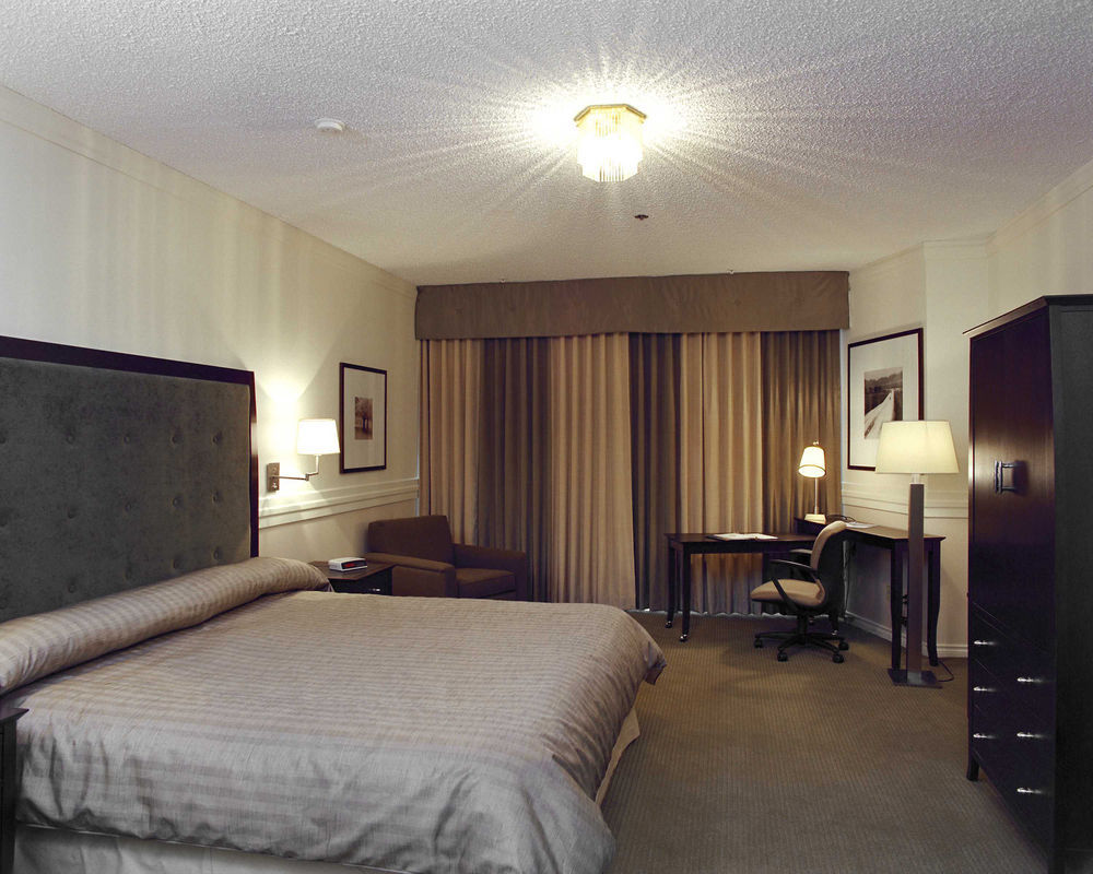 Delta Hotels By Marriott Edmonton Centre Suites Esterno foto